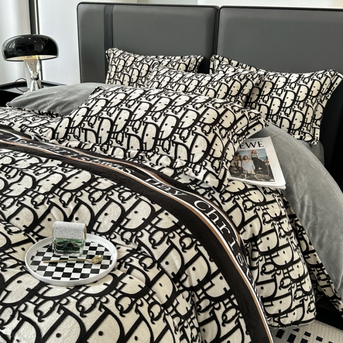 91家纺网 家纺一手货源 找家纺 耀达 2024新款轻奢加厚牛奶绒四件套 迪字母