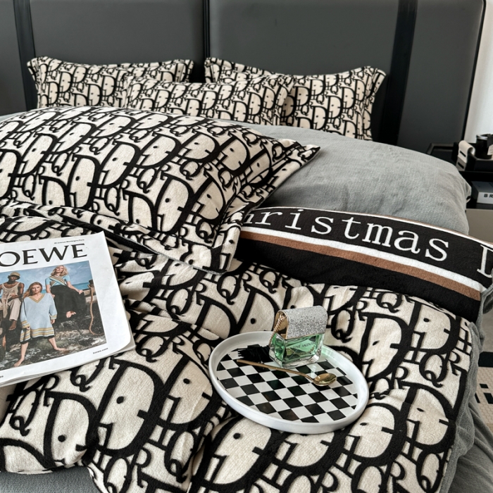 91家纺网 家纺一手货源 找家纺 耀达 2024新款轻奢加厚牛奶绒四件套 迪字母