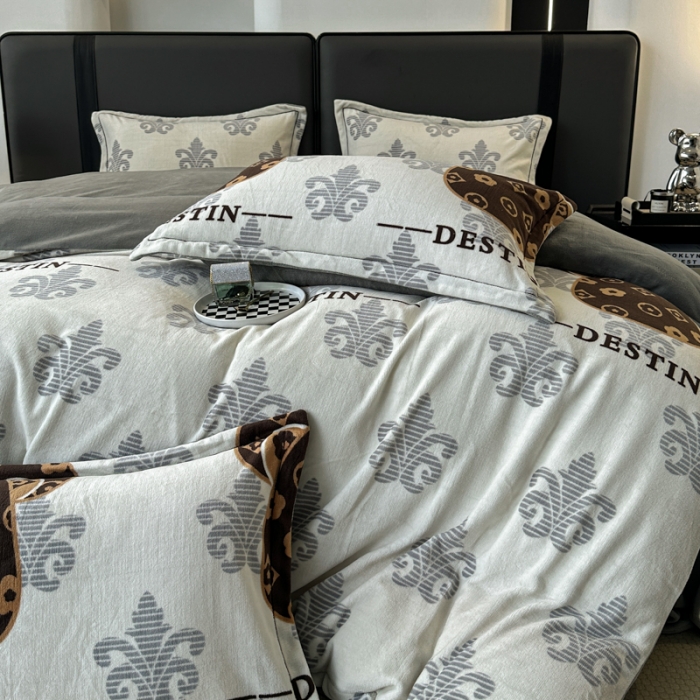 91家纺网 家纺一手货源 找家纺 耀达 2024新款轻奢加厚牛奶绒四件套 潮玩熊