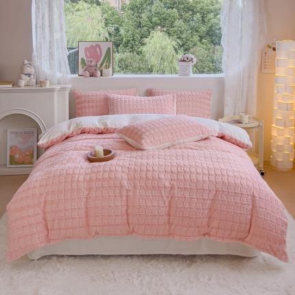 91家纺网 家纺一手货源 找家纺 大米家居 2023高克重兔兔绒方格系列四件套 方格-奶白粉