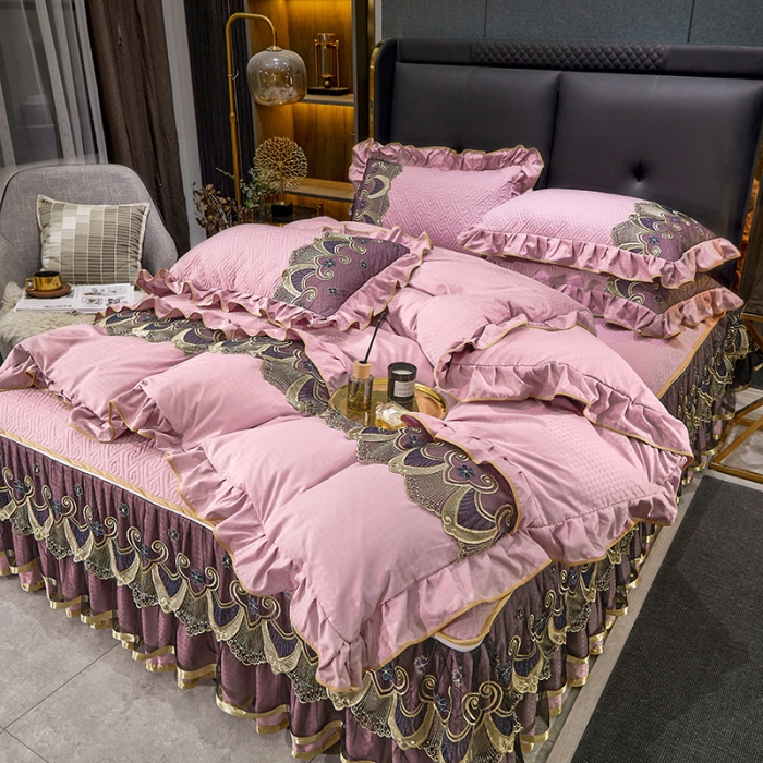 91家纺网 家纺一手货源 找家纺 罗艺轩 2024新款贡缎提花夹棉床裙四件套千鸟格系列 千鸟格-香妃粉