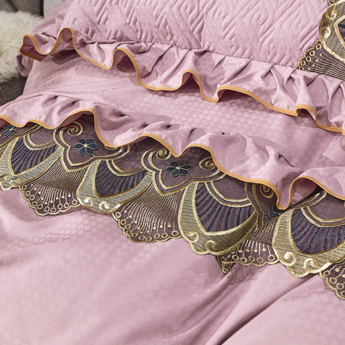 91家纺网 家纺一手货源 找家纺 罗艺轩 2024新款贡缎提花夹棉床裙四件套千鸟格系列 千鸟格-香妃粉