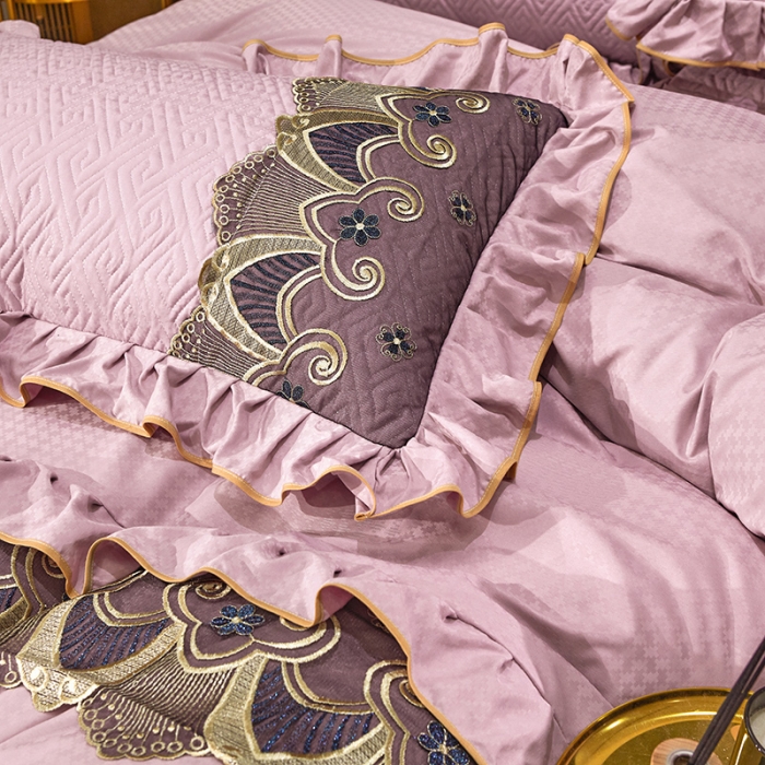 91家纺网 家纺一手货源 找家纺 罗艺轩 2024新款贡缎提花夹棉床裙四件套千鸟格系列 千鸟格-香妃粉