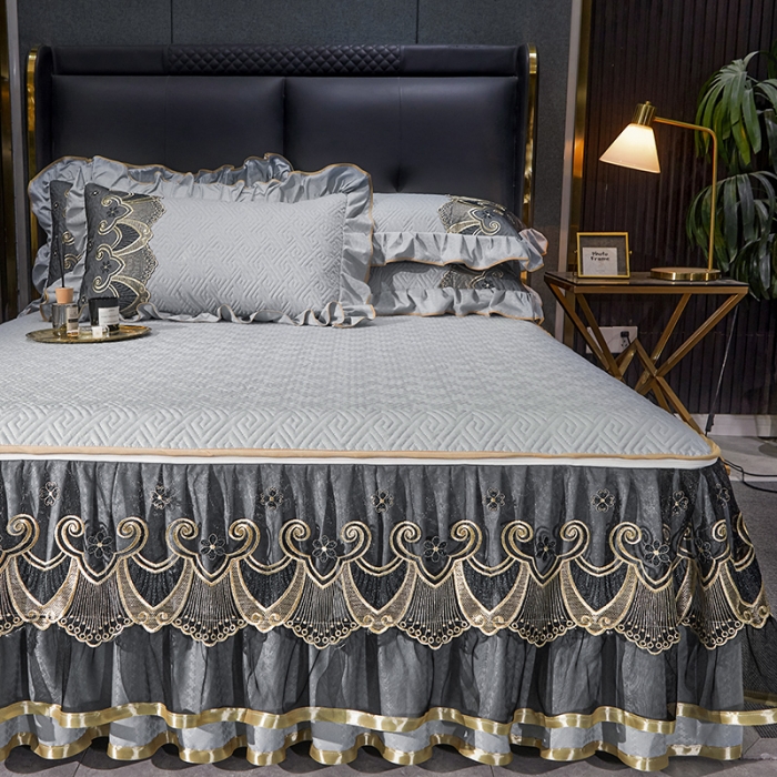 91家纺网 家纺一手货源 找家纺 罗艺轩 2024新款贡缎提花夹棉床裙三件套千鸟格系列 千鸟格-冰灿银