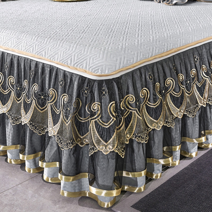 91家纺网 家纺一手货源 找家纺 罗艺轩 2024新款贡缎提花夹棉床裙三件套千鸟格系列 千鸟格-冰灿银