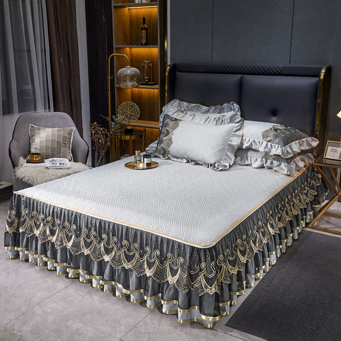 91家纺网 家纺一手货源 找家纺 罗艺轩 2024新款贡缎提花夹棉床裙三件套千鸟格系列 千鸟格-冰灿银