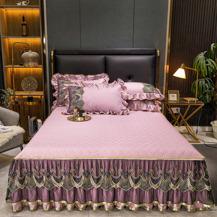 91家纺网 家纺一手货源 找家纺 罗艺轩 2024新款贡缎提花夹棉床裙三件套千鸟格系列 千鸟格-香妃粉