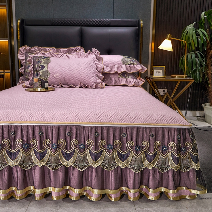 91家纺网 家纺一手货源 找家纺 罗艺轩 2024新款贡缎提花夹棉床裙三件套千鸟格系列 千鸟格-香妃粉