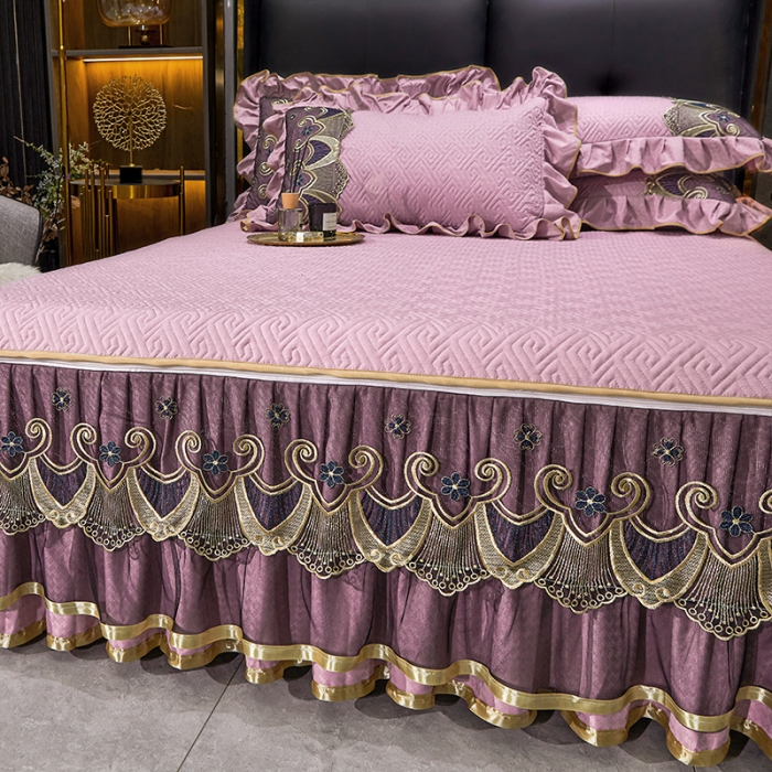 91家纺网 家纺一手货源 找家纺 罗艺轩 2024新款贡缎提花夹棉床裙三件套千鸟格系列 千鸟格-香妃粉