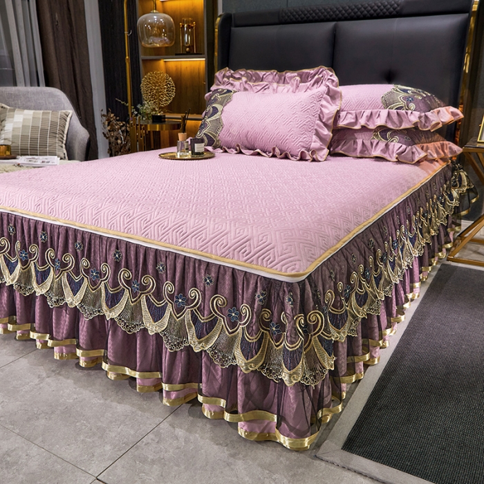 91家纺网 家纺一手货源 找家纺 罗艺轩 2024新款贡缎提花夹棉床裙三件套千鸟格系列 千鸟格-香妃粉