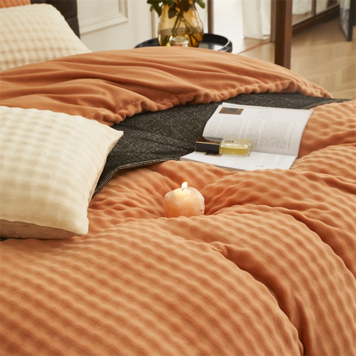 91家纺网 家纺一手货源 找家纺 新月家纺 2024新款保暖简约牛奶绒托斯塞纳四件套 托斯塞纳+奢华橙