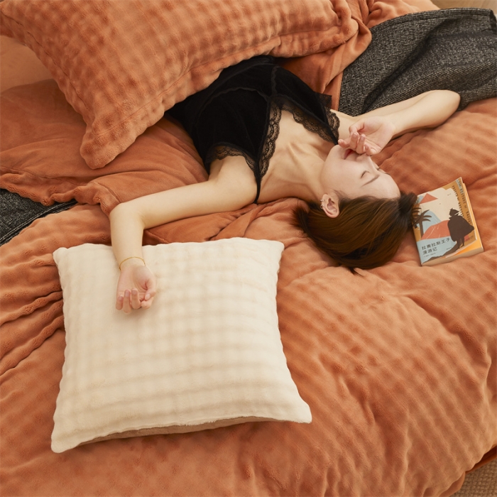 91家纺网 家纺一手货源 找家纺 新月家纺 2024新款保暖简约牛奶绒托斯塞纳四件套 托斯塞纳+奢华橙