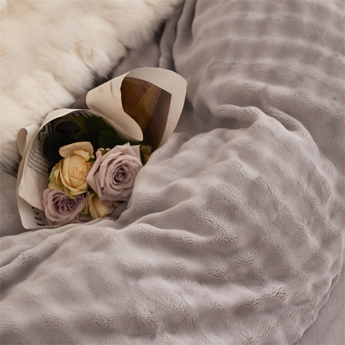 91家纺网 家纺一手货源 找家纺 新月家纺 2024新款保暖简约牛奶绒托斯塞纳四件套 托斯塞纳+绅士灰