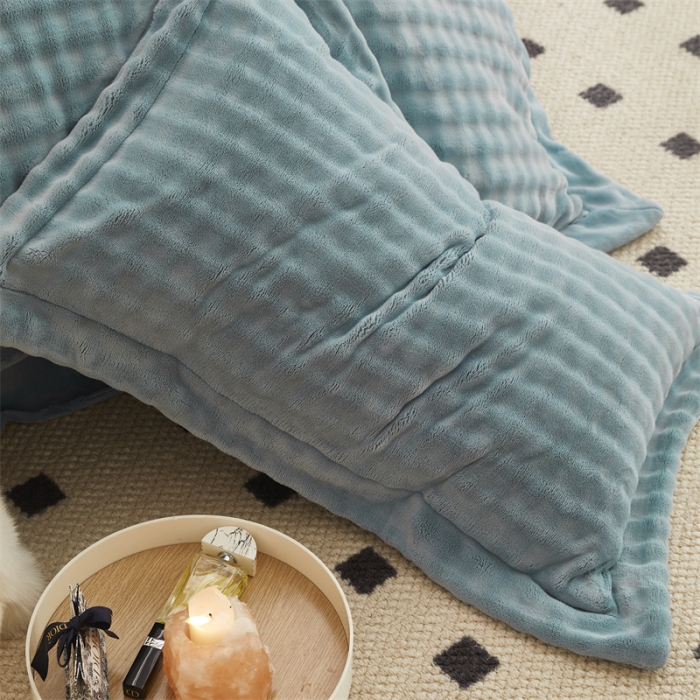 91家纺网 家纺一手货源 找家纺 新月家纺 2024新款保暖简约牛奶绒托斯塞纳四件套 托斯塞纳+绅士蓝