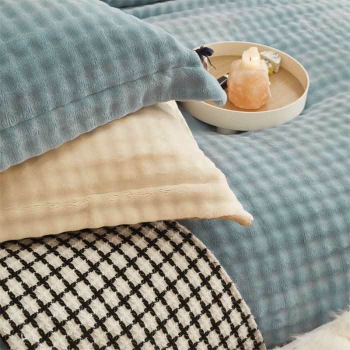 91家纺网 家纺一手货源 找家纺 新月家纺 2024新款保暖简约牛奶绒托斯塞纳四件套 托斯塞纳+绅士蓝