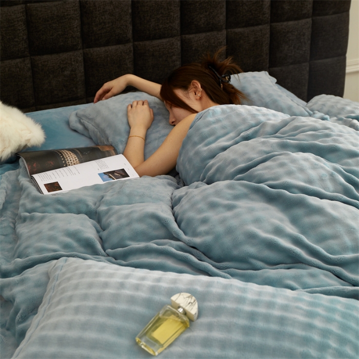 91家纺网 家纺一手货源 找家纺 新月家纺 2024新款保暖简约牛奶绒托斯塞纳四件套 托斯塞纳+绅士蓝