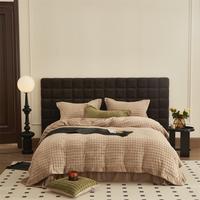 91家纺网 家纺一手货源 找家纺 新月家纺 2024新款保暖简约牛奶绒托斯塞纳四件套 托斯塞纳+香槟咖