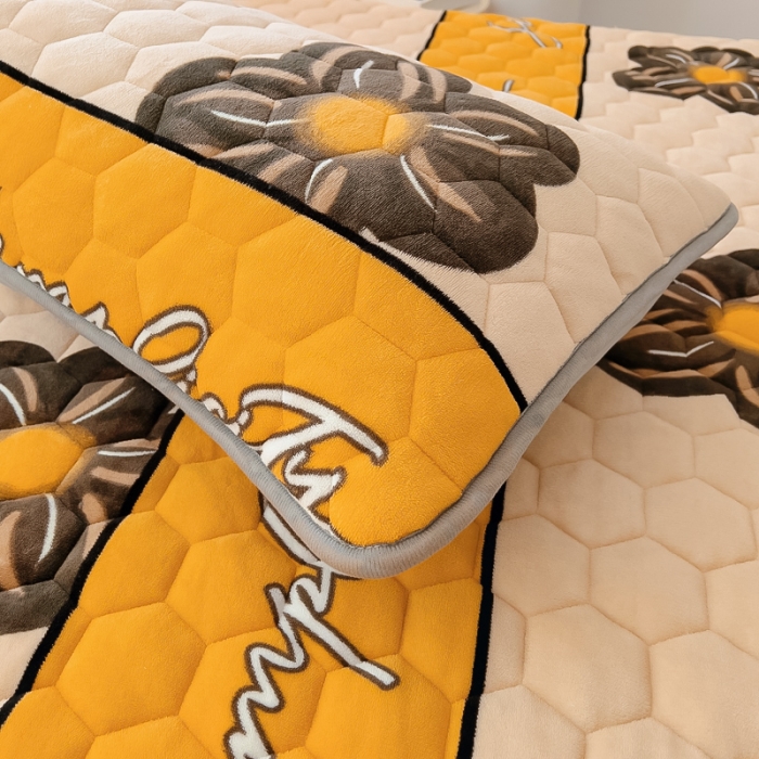 91家纺网 家纺一手货源 找家纺 情煊家纺 2023新款保暖牛奶绒夹棉床笠 情调