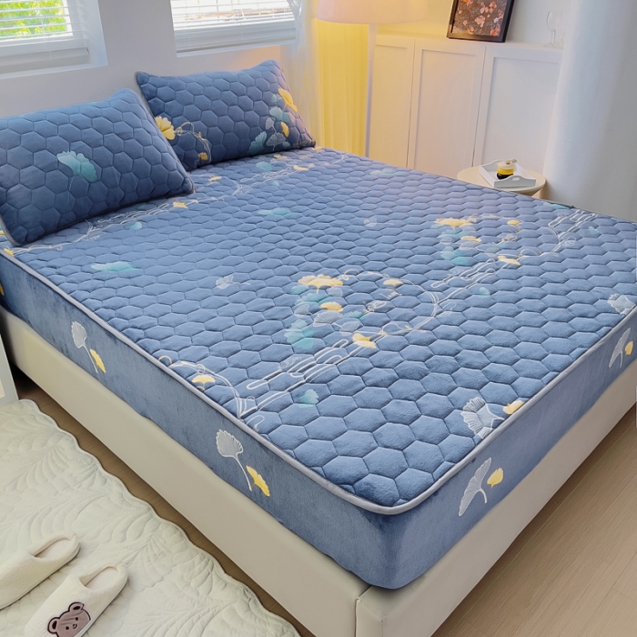 91家纺网 家纺一手货源 找家纺 情煊家纺 2023新款保暖牛奶绒夹棉床笠 三生有杏