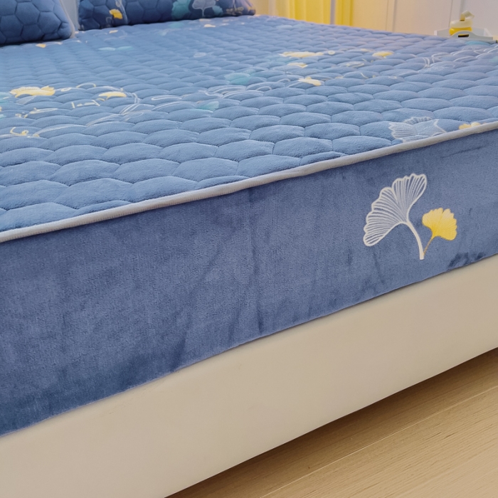 91家纺网 家纺一手货源 找家纺 情煊家纺 2023新款保暖牛奶绒夹棉床笠 三生有杏