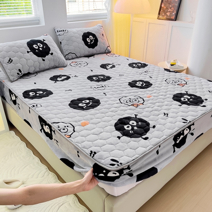 91家纺网 家纺一手货源 找家纺 情煊家纺 2023新款保暖牛奶绒夹棉床笠 黑豆精灵