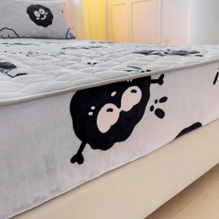 91家纺网 家纺一手货源 找家纺 情煊家纺 2023新款保暖牛奶绒夹棉床笠 黑豆精灵