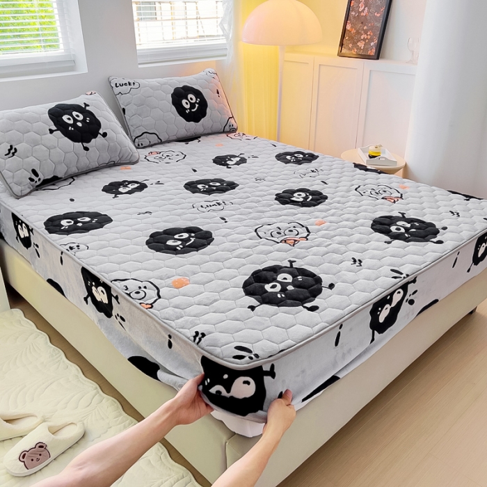 91家纺网 家纺一手货源 找家纺 情煊家纺 2023新款保暖牛奶绒夹棉床笠 黑豆精灵