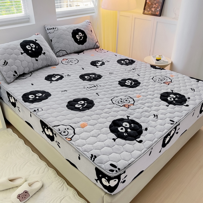 91家纺网 家纺一手货源 找家纺 情煊家纺 2023新款保暖牛奶绒夹棉床笠 黑豆精灵