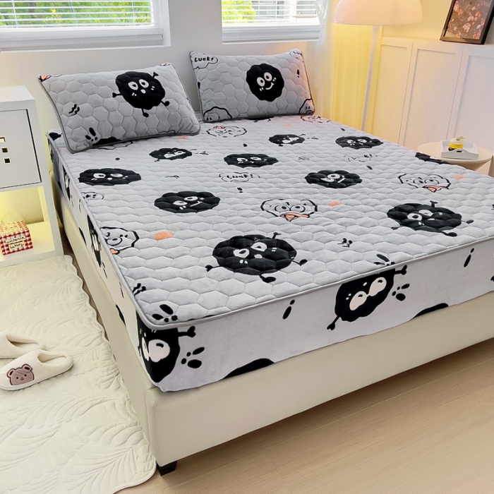 91家纺网 家纺一手货源 找家纺 情煊家纺 2023新款保暖牛奶绒夹棉床笠 黑豆精灵