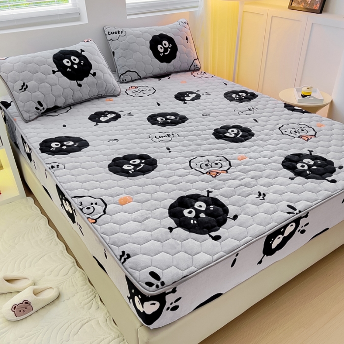 91家纺网 家纺一手货源 找家纺 情煊家纺 2023新款保暖牛奶绒夹棉床笠 黑豆精灵