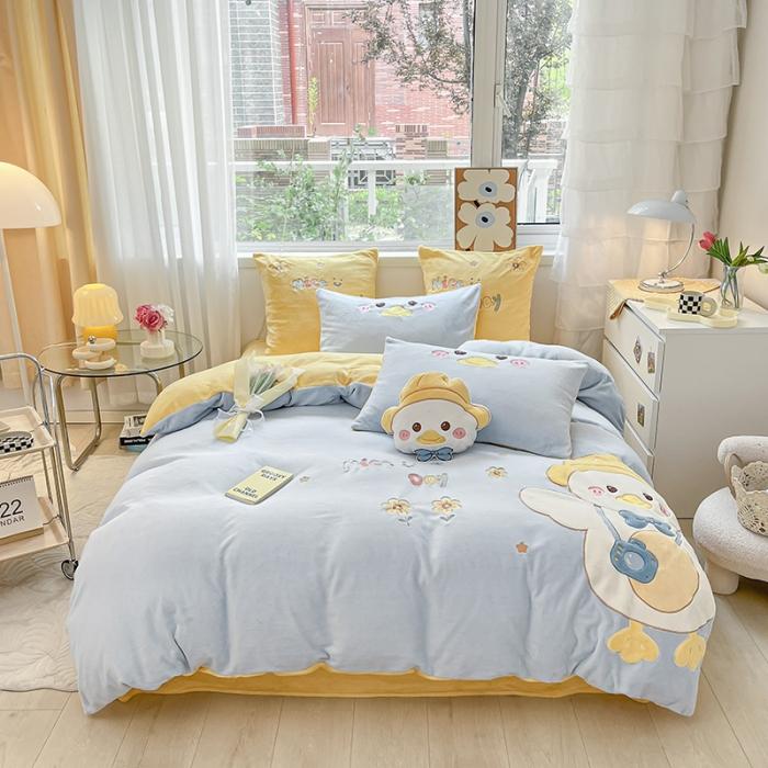 91家纺网 家纺一手货源 找家纺 绒梦里230克加厚新款牛奶绒贴布绣花四件套冬季儿童卡通三件套保暖套件