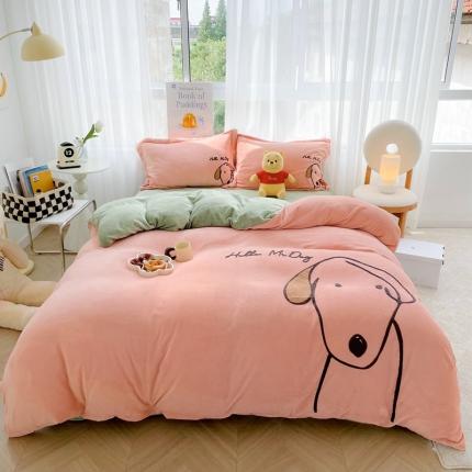 91家纺网 家纺一手货源 找家纺 推推 2025新款毛巾绣贴布绣牛奶绒四件套 呆萌狗-玉色+青巩绿