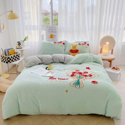 91家纺网 家纺一手货源 找家纺 推推 2025新款毛巾绣贴布绣牛奶绒四件套 手捧花-冰湖蓝+银灰