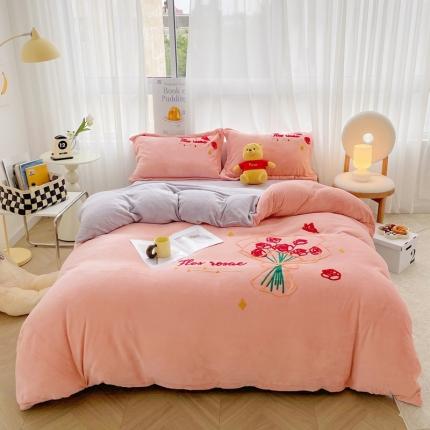 91家纺网 家纺一手货源 找家纺 推推 2025新款毛巾绣贴布绣牛奶绒四件套 手捧花-玉色+银灰