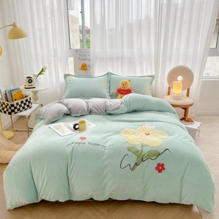 91家纺网 家纺一手货源 找家纺 推推 2025新款毛巾绣贴布绣牛奶绒四件套 花朵-冰湖蓝+银灰