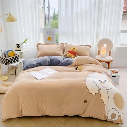 91家纺网 家纺一手货源 找家纺 推推 2025新款毛巾绣贴布绣牛奶绒四件套 俏耳狗-杏色+深灰