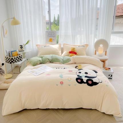 91家纺网 家纺一手货源 找家纺 推推 2025新款毛巾绣贴布绣牛奶绒四件套 熊猫-奶黄+青巩绿