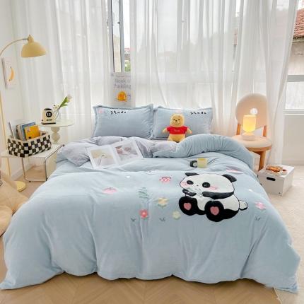 91家纺网 家纺一手货源 找家纺 推推 2025新款毛巾绣贴布绣牛奶绒四件套 熊猫-雾蓝+银灰