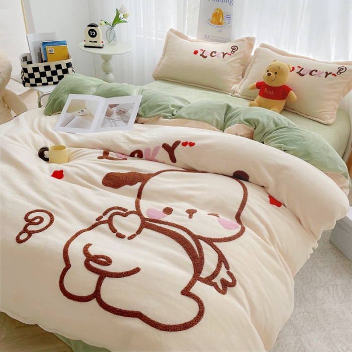 91家纺网 家纺一手货源 找家纺 推推 2025新款毛巾绣贴布绣牛奶绒四件套 卡通狗-奶黄+青巩绿