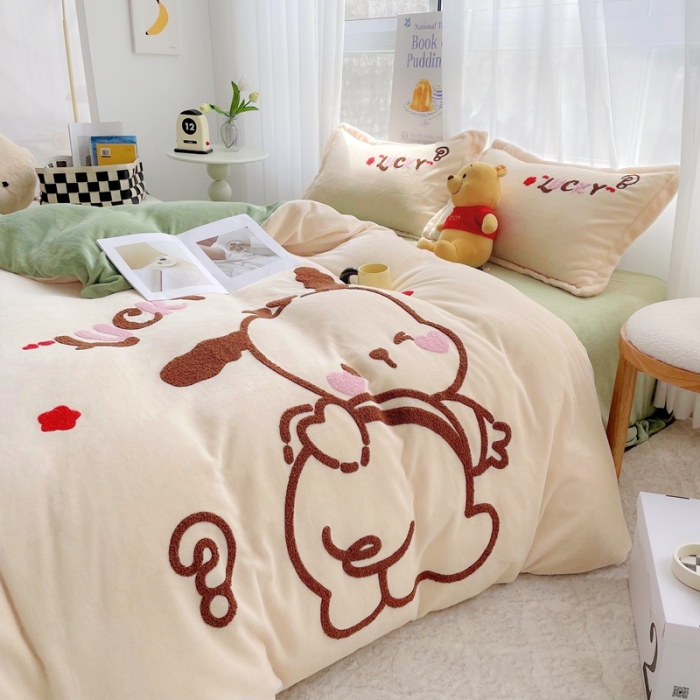 91家纺网 家纺一手货源 找家纺 推推 2025新款毛巾绣贴布绣牛奶绒四件套 卡通狗-奶黄+青巩绿