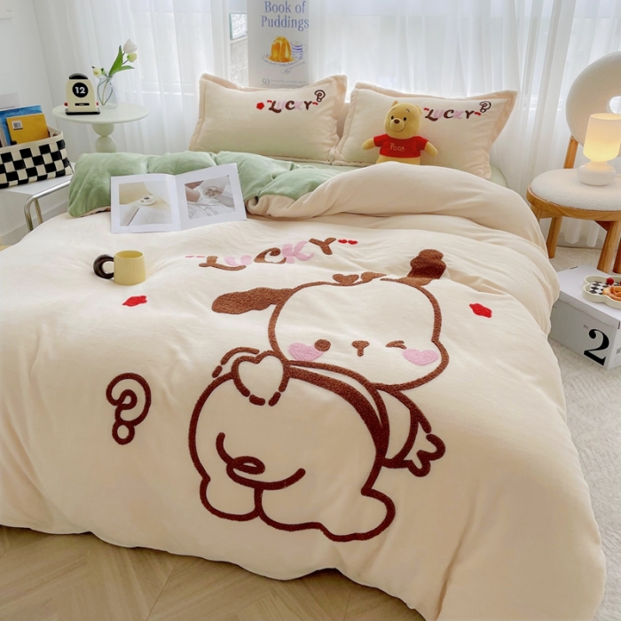 91家纺网 家纺一手货源 找家纺 推推 2025新款毛巾绣贴布绣牛奶绒四件套 卡通狗-奶黄+青巩绿