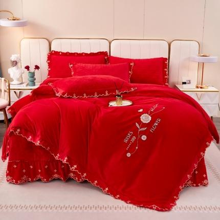 91家纺网 家纺一手货源 找家纺 卡迪亚 2023新款婴儿绒床盖款刺绣四件套床裙系列 喜庆红
