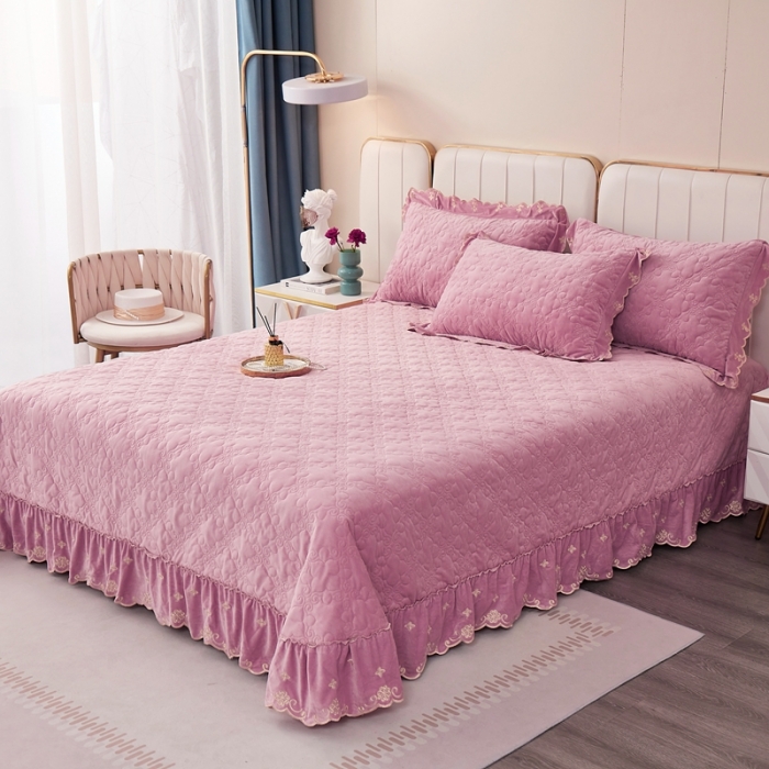 91家纺网 家纺一手货源 找家纺 卡迪亚 2023新款婴儿绒床盖款刺绣四件套床裙系列 魅力紫