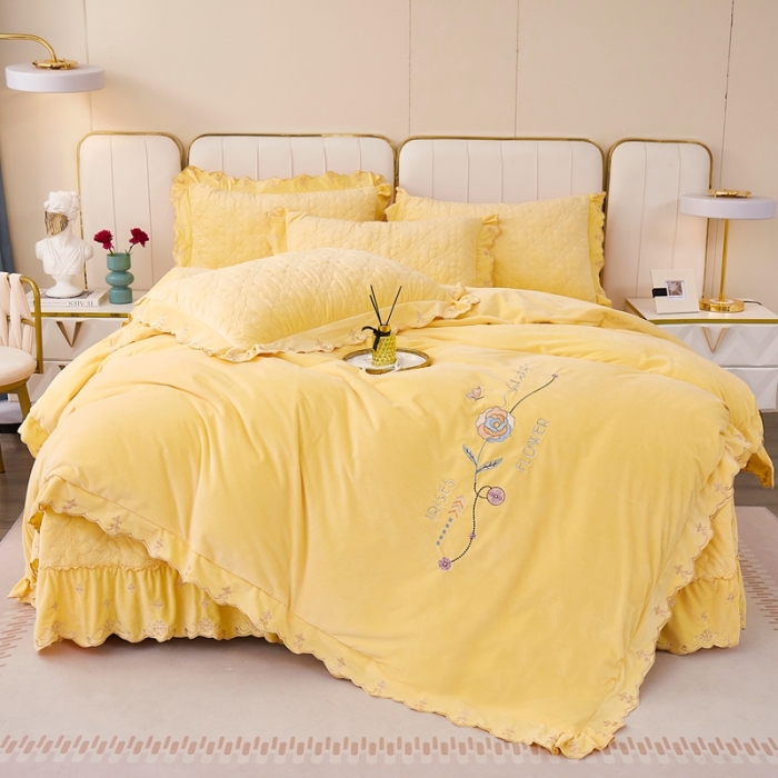 91家纺网 家纺一手货源 找家纺 卡迪亚 2023新款婴儿绒床盖款刺绣四件套床裙系列 柠檬黄