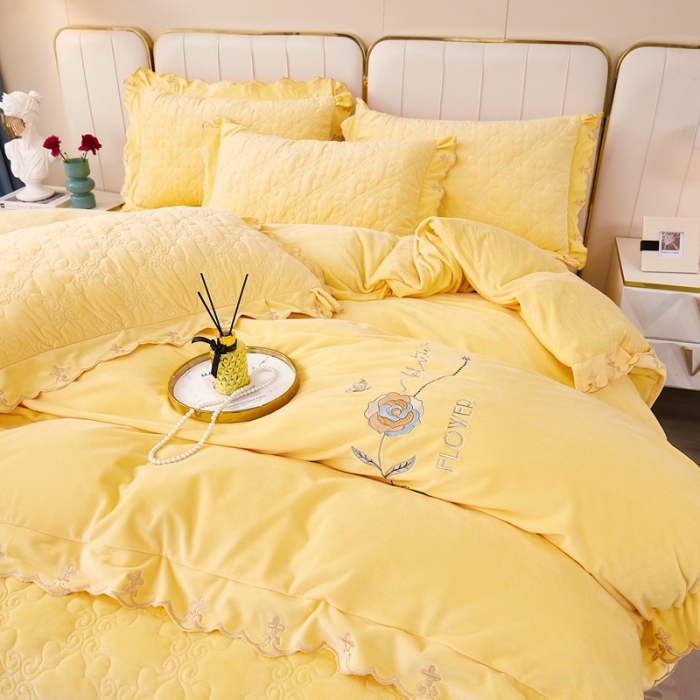 91家纺网 家纺一手货源 找家纺 卡迪亚 2023新款婴儿绒床盖款刺绣四件套床裙系列 柠檬黄