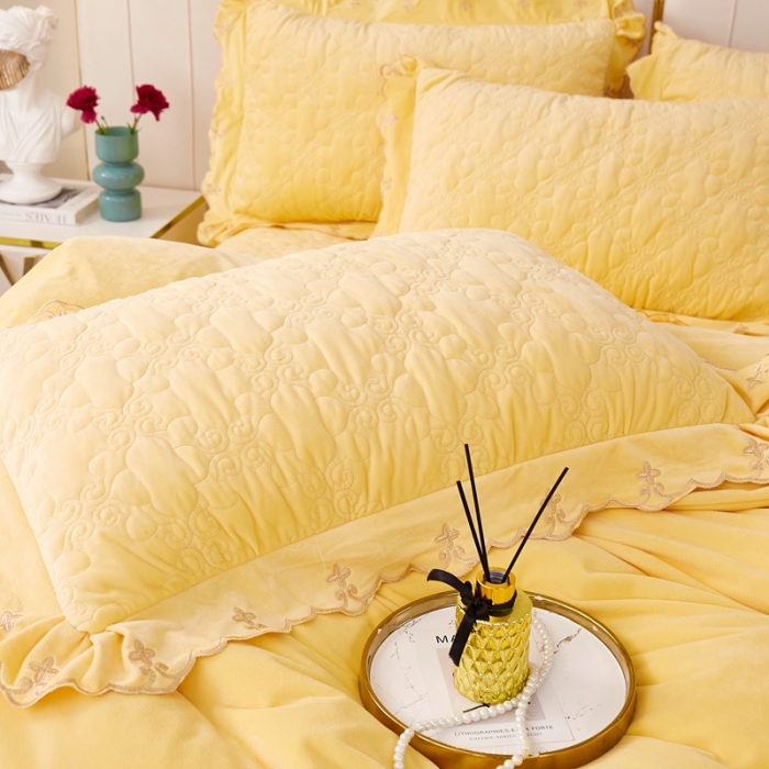 91家纺网 家纺一手货源 找家纺 卡迪亚 2023新款婴儿绒床盖款刺绣四件套床裙系列 柠檬黄