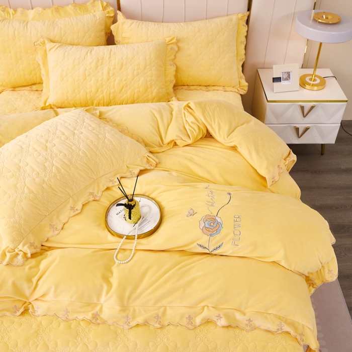 91家纺网 家纺一手货源 找家纺 卡迪亚 2023新款婴儿绒床盖款刺绣四件套床裙系列 柠檬黄