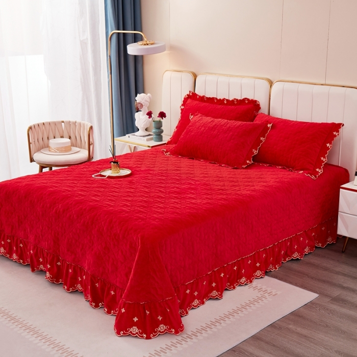 91家纺网 家纺一手货源 找家纺 卡迪亚 2023新款婴儿绒床盖款刺绣四件套床裙系列 喜庆红