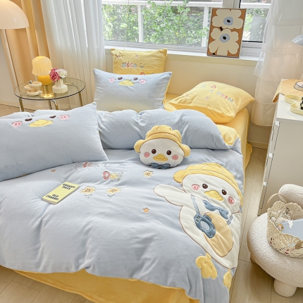 91家纺网 家纺一手货源 找家纺 绒梦里230克加厚新款牛奶绒贴布绣花四件套冬季儿童卡通三件套保暖套件