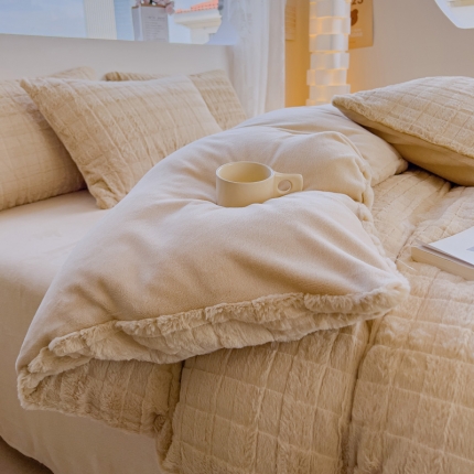 91家纺网 家纺一手货源 找家纺 （总） 大米家居 2023高克重牛奶绒兔兔绒方格系列雕花绒兔毛四件套